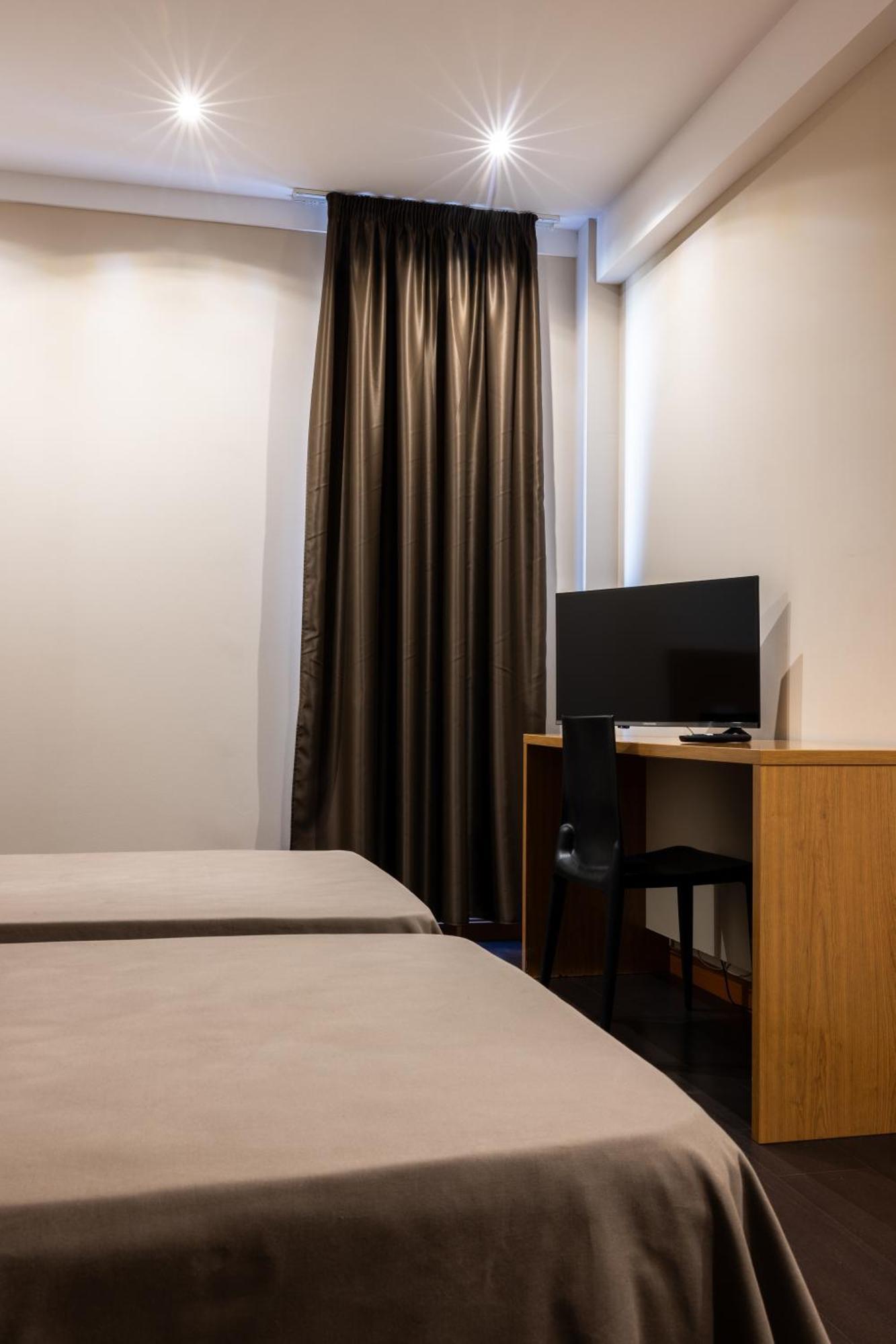 As Hoteles Ponferrada Columbrianos Εξωτερικό φωτογραφία