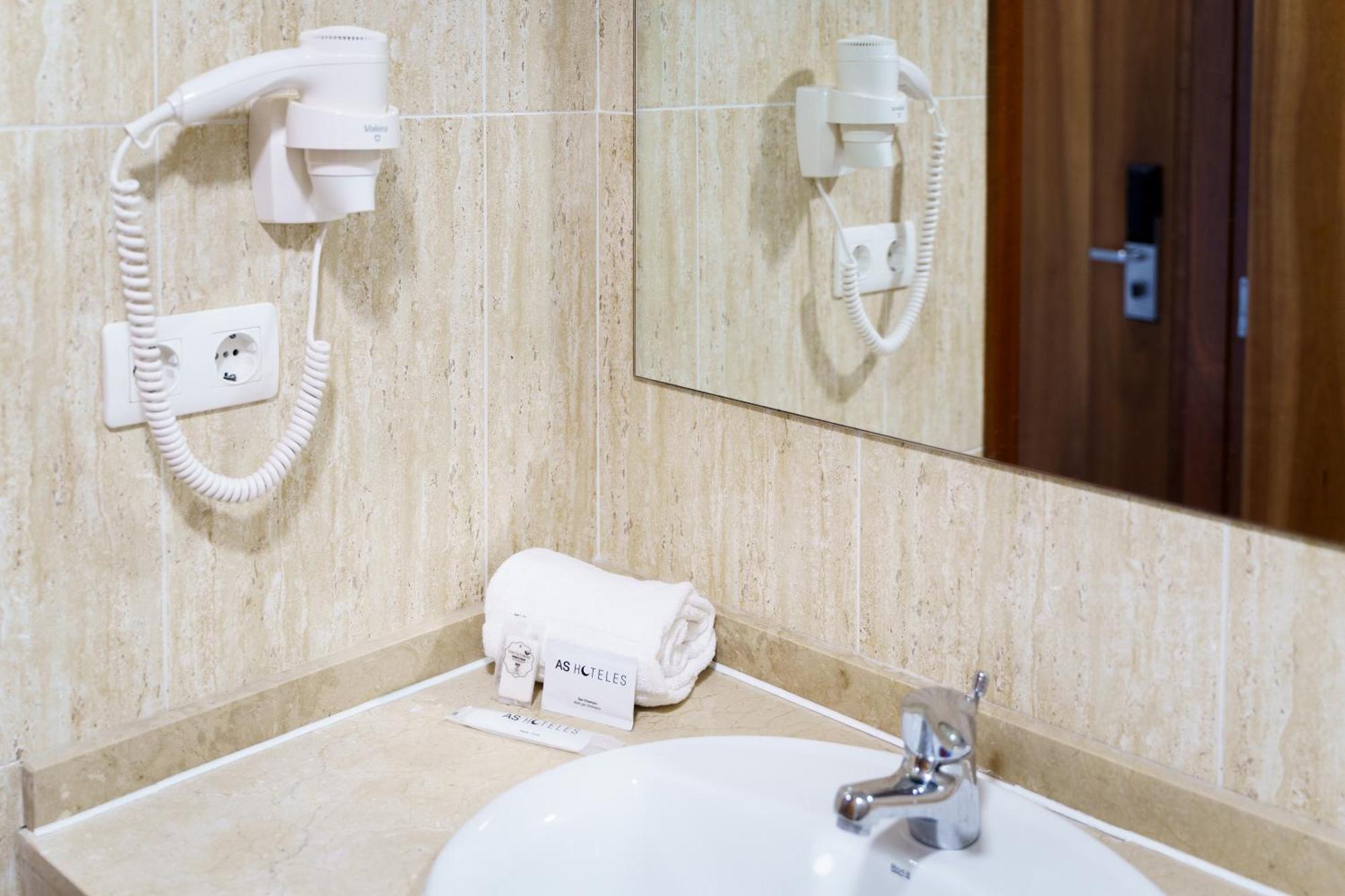 As Hoteles Ponferrada Columbrianos Εξωτερικό φωτογραφία